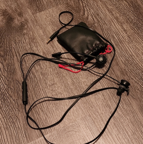 NWOT Headset/ Wired Ear Buds with Microphone - Picture 1 of 6